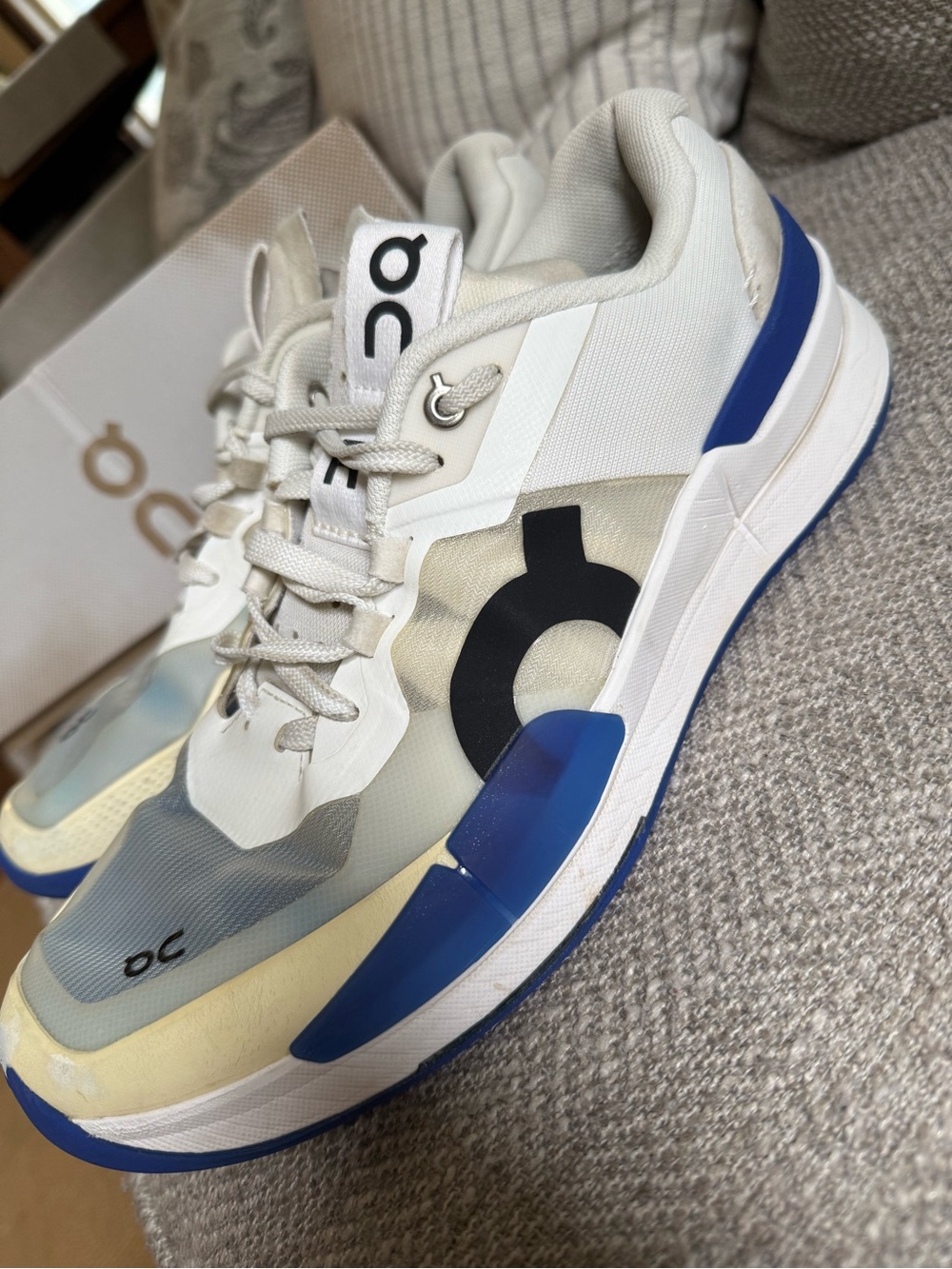 On Cloud Running Men’s Cloudswift Style Sneaker in White, Blue & Cream